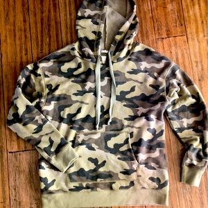 American Eagle camouflage mens hoodie. Size medium jegging fit